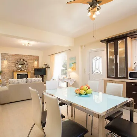 Sofia's & Amalia's House Corfu 別荘